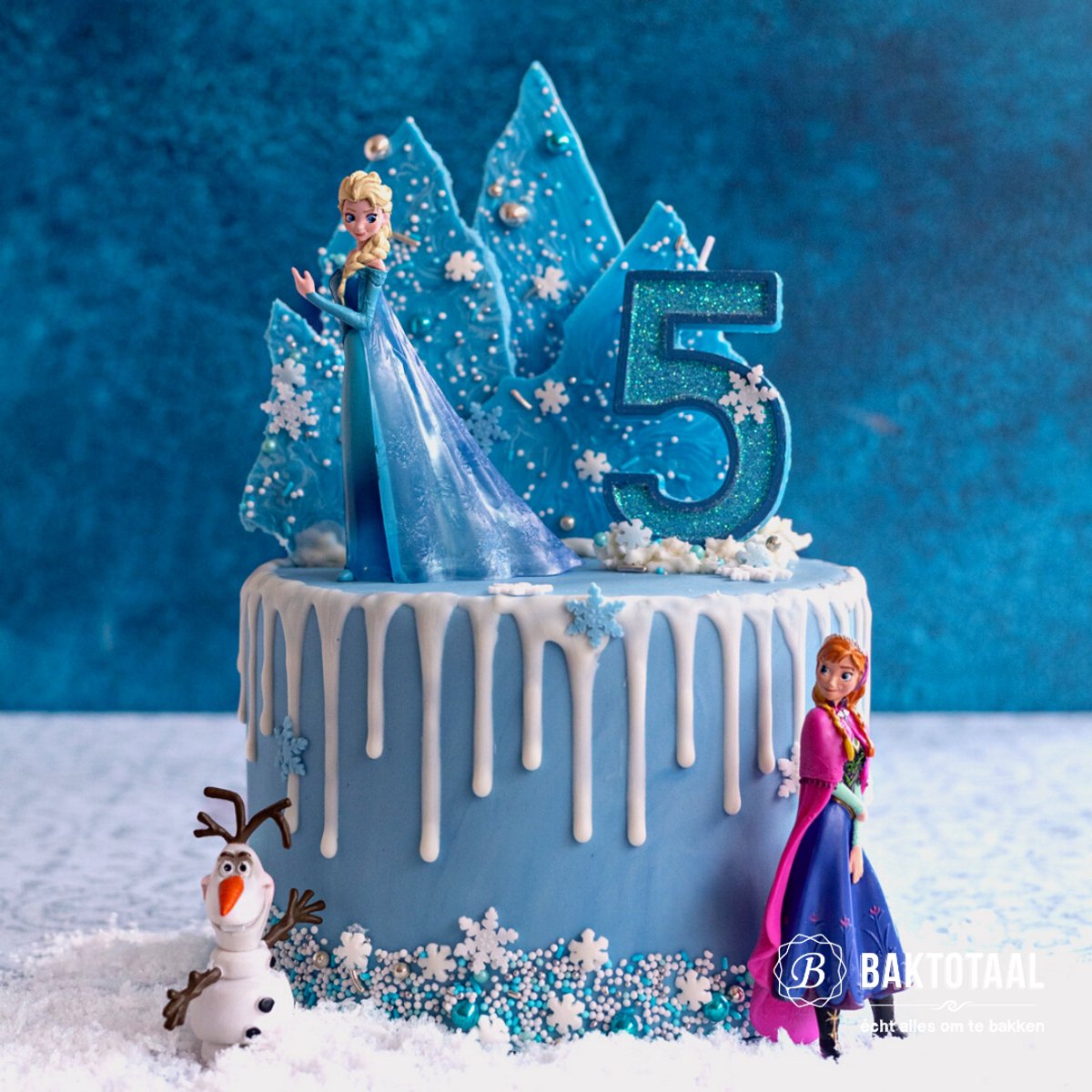 Bullyland 12961 – Speelfiguur en verzamelfiguur Elsa uit Frozen – ca. 11 cm – levensecht en detailrijk vormgegeven – ideaal als taartfiguur en klein cadeautje voor kinderen vanaf 3 jaar. — afbeelding 7