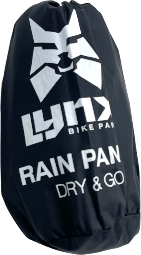 Zwarte opbergzak voor regenbroek met LYNX logo en tekst 'RAIN PANTS DRY & GO'.