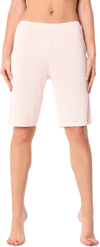 Lichtroze dames onderbroek tot op de knie, met elastische tailleband.