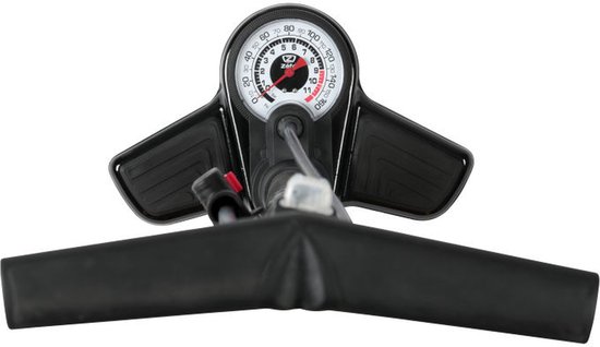 Een zilveren fietspomp met zwarte voet en T-greep, met een manometer.