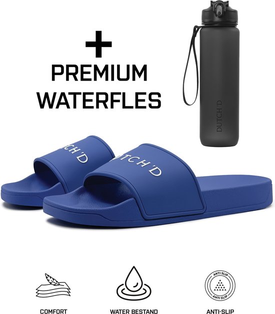 Sandales bleues avec logo "DUTCH'D" blanc et une bouteille d'eau noire.