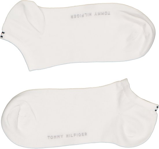 Twee witte enkelsokken met Tommy Hilfiger logo, effen.