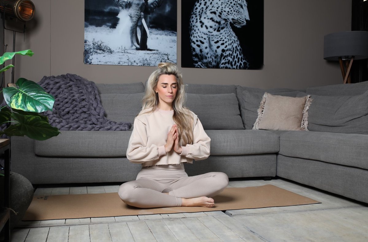 Yogamat Kurk Premium Ecoyogi - 185 x 61 x 0,4 cm - zorgt juist bij vochtige omstandigheden voor betere grip - anti-slip natuurrubber aan de onderzijde thumbnail 4