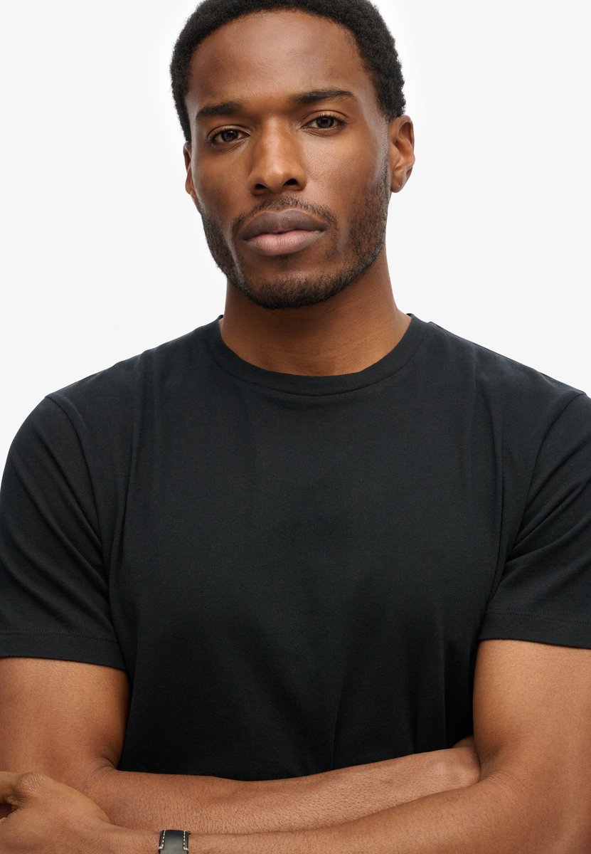 Superdry Classic Essential T-shirt Met Korte Mouwen M Man Zwart