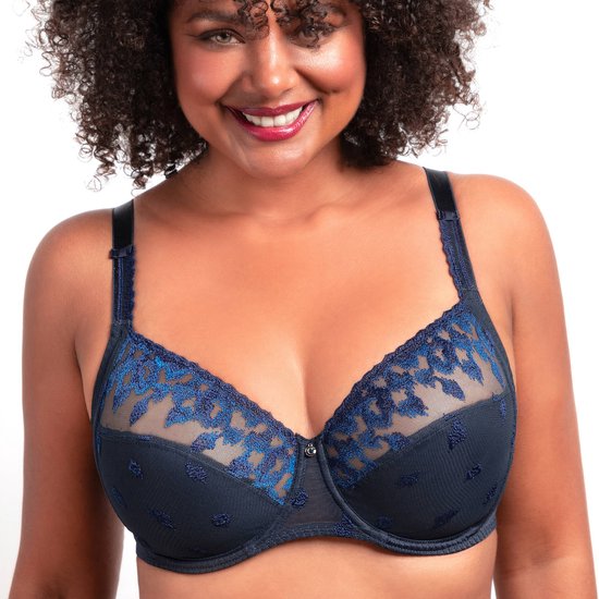 Mannequin portant un soutien-gorge armatures bleu marine avec motif floral en dentelle bleue sur les bonnets.