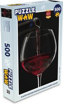 Puzzel Plaatje van rode wijn die in wijnglas wordt gegoten - Legpuzzel - Puzzel 500 stukjes