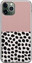 Casimoda® hoesje - Geschikt voor iPhone 11 Pro Max - Stippen roze - Siliconen/TPU telefoonhoesje - Backcover - Gestipt - Roze
