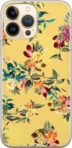 Casimoda® hoesje - Geschikt voor iPhone 13 Pro Max - Floral Days - Siliconen/TPU telefoonhoesje - Backcover - Bloemen - Geel