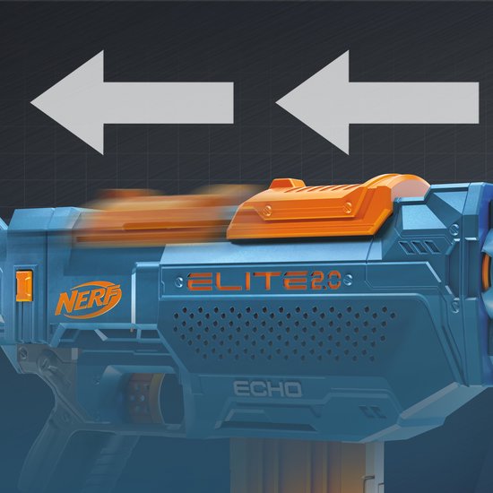 Close-up van de blauwe Nerf Elite 2.0 Echo CS 10 blaster met oranje accenten, pompactie.