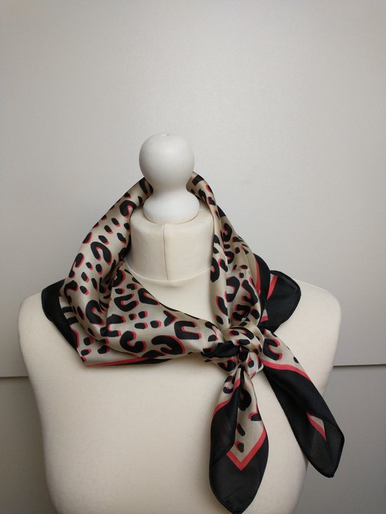 Vierkante dames sjaal Arjette pantermotief zwart rood beige neksjaal halssjaal 70x70