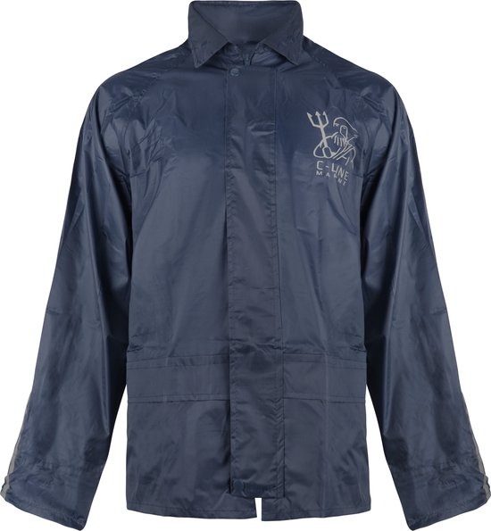 Donkerblauwe regenjas met kraag, borstzakken en opdruk.