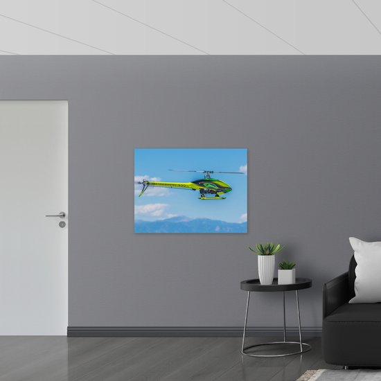 WallClassics - Poster Glanzend – Geel Groene Helikopter bij Wolken - 100x75 cm Foto op Posterpapier met Glanzende Afwerking
