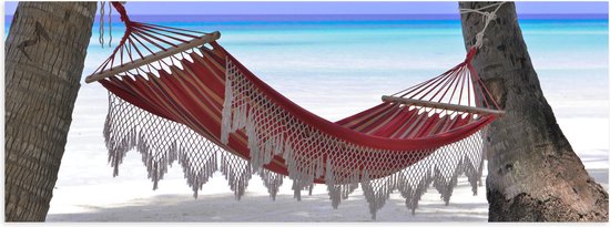 WallClassics - Poster Glanzend – Hangmat op het Strand - 150x50 cm Foto op Posterpapier met Glanzende Afwerking