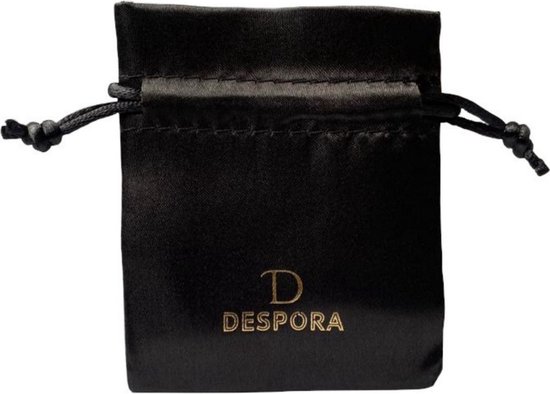 Zwart satijnen zakje met gouden Despora logo.