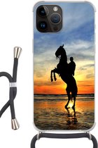 Geschikt voorApple Iphone 14 Pro Max - Crossbody Case - Paard - Lucht - Schaduw - Siliconen - Crossbody - Backcover met Koord - Telefoonhoesje met koord - Hoesje met touw