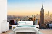Behang - Fotobehang Zonsondergang skyline van New York met het Empire State Building - Breedte 390 cm x hoogte 260 cm