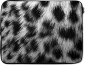 Laptophoes 15.6 inch - Close-up panterprint - zwart wit - Laptop sleeve - Binnenmaat 39,5x29,5 cm - Zwarte achterkant