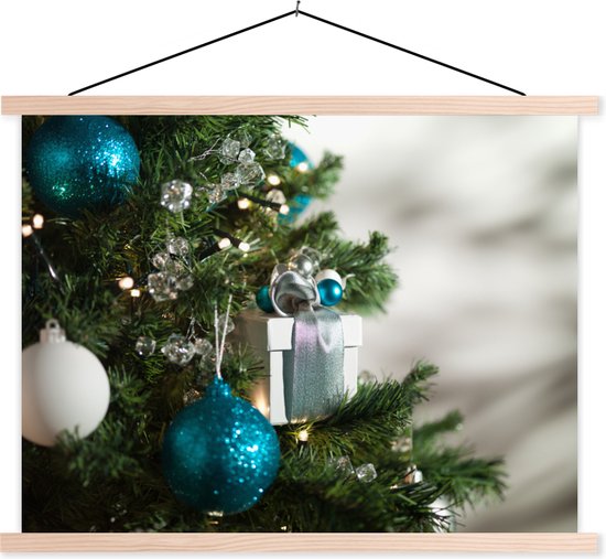 gros plan d'un sapin de Noël avec des boules de Noël bleues et blanches assiette scolaire lamelles plates vierges 40x30 cm - petit - Tirage photo sur affiche textielposter (décoration murale salon / chambre)