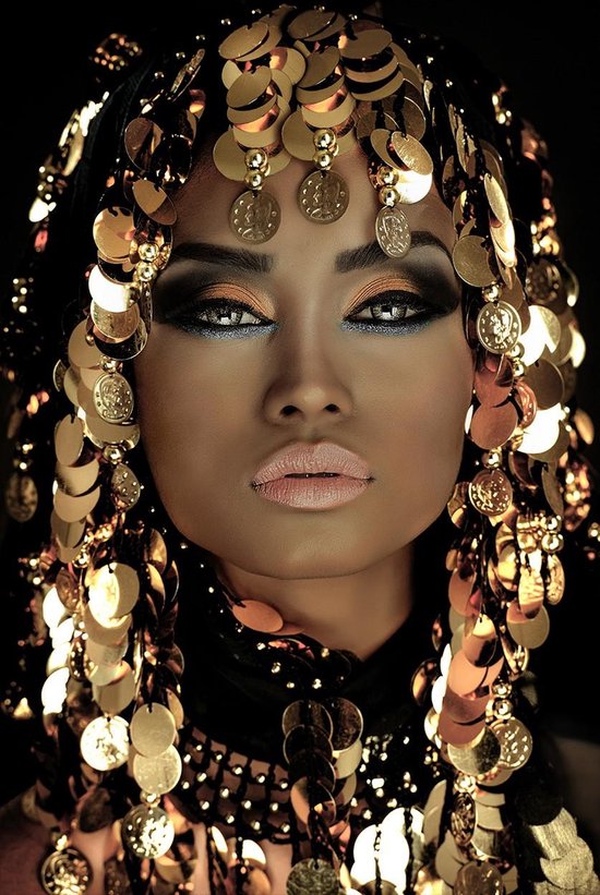 Queen of gold - Fotokunst op Plexiglas - Incl. blind ophangsysteem en 5 jaar garantie