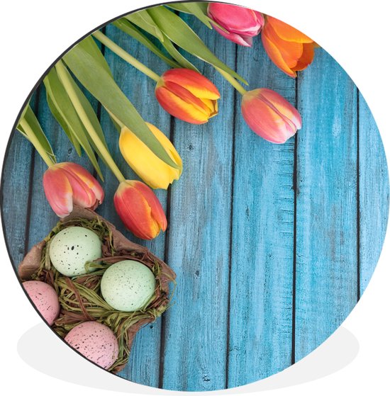 WallCircle - Wandcirkel - Muurcirkel - Paaseieren en kleurrijke tulpen tijdens Pasen op een houten ondergrond - Aluminium - Dibond - ⌀ 90 cm - Binnen en Buiten
