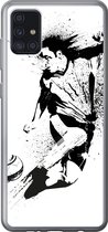Geschikt voor Samsung Galaxy A52 5G hoesje - Een illustratie van een persoon die een voetbal richting doel schiet - Jongens - Jongetje - Kind - Siliconen Telefoonhoesje