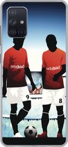 Geschikt voor Samsung Galaxy A51 5G hoesje - Een illustratie van twee voetballers in een stadion - Jongens - Meiden - Kids - Siliconen Telefoonhoesje