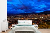 Behang - Fotobehang Uitzicht vanaf het kabelbaan station over Medellin met een blauwe hemel - Breedte 525 cm x hoogte 350 cm