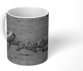 Mok - Twee vechtende geiten - zwart wit - 350 ML - Beker