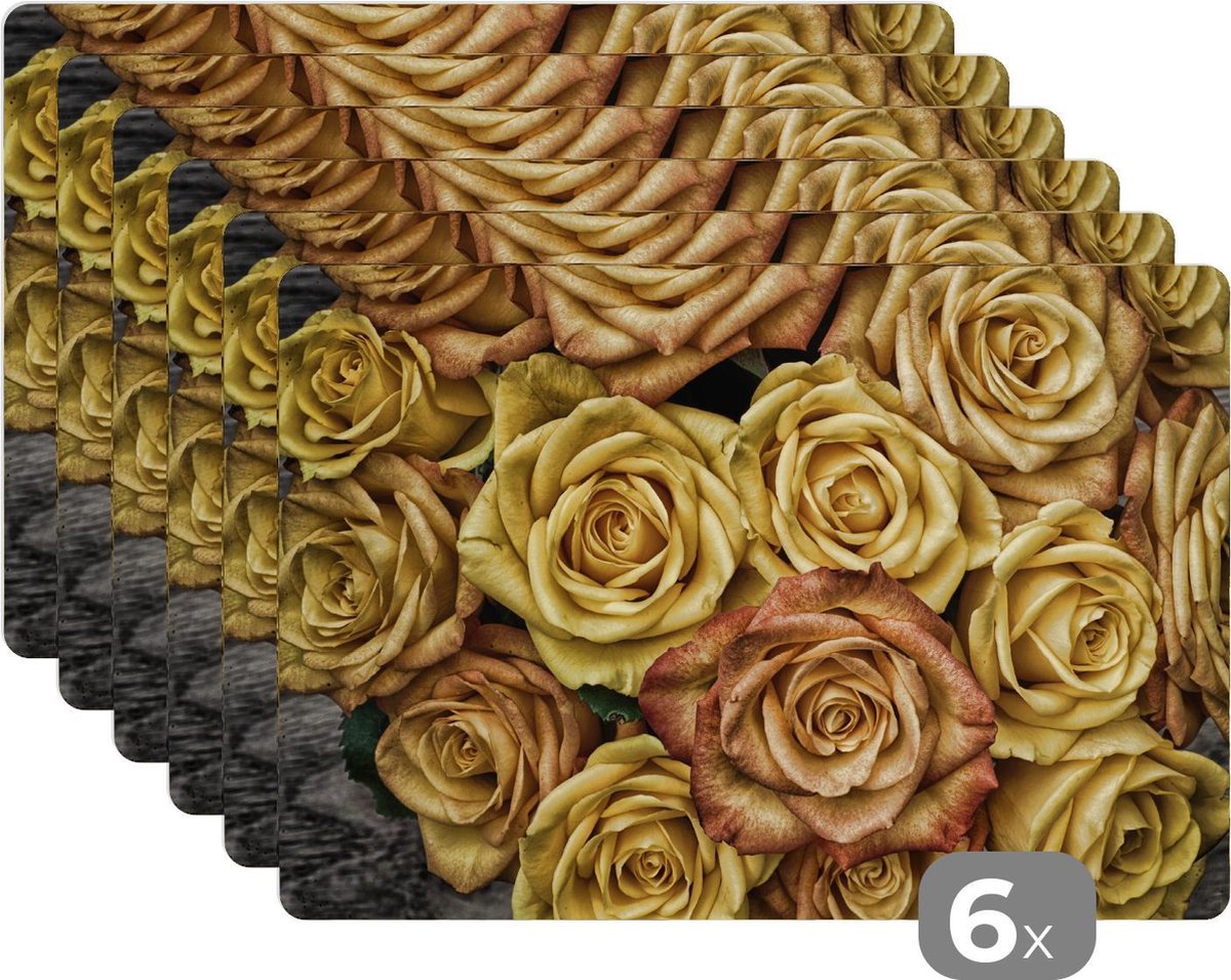 Placemat - Placemats kunststof - Rozen - Goud - Bruin - Boeket - 45x30 cm - 6 stuks - Hittebestendig - Anti-Slip - Onderlegger - Afneembaar