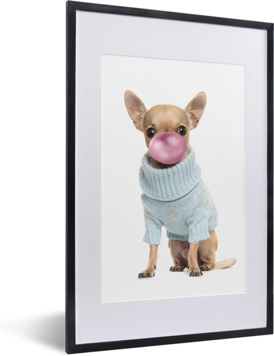 Poster met lijst Hond - Kauwgom Blazen - Chihuahua - Leuk voor kinderen
