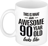 Voici à quoi ressemble une tasse / tasse cadeau géniale de 90 ans - 300 ml - anniversaire - tasse / tasse cadeau