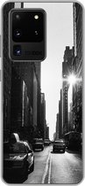 Geschikt voor Samsung Galaxy S20 Ultra hoesje - Een rustige straat in New York in zwart-wit - Siliconen Telefoonhoesje