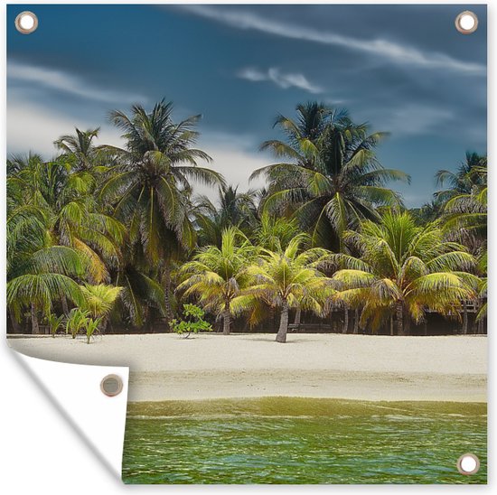 Tuindoek Een zandstrand vol met palmbomen op Baai-eilanden in Noord-Amerika – 100×100 cm