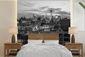 Behang - Fotobehang Manhattan - Skyline - Zwart - Wit - Breedte 220 cm x hoogte 220 cm
