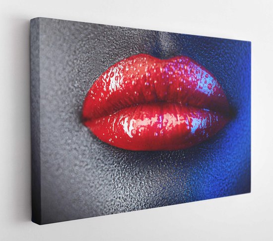 Onlinecanvas - Schilderij - Verbazingwekkende Rode Lippen Blauwe Achtergrond Art Horizontaal Horizontal - Multicolor - 80 X 60 Cm