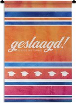 Wandkleed - Wanddoek - Spreuken - Quotes - 'Geslaagd! Gefeliciteerd!' - Oranje - 90x135 cm - Wandtapijt