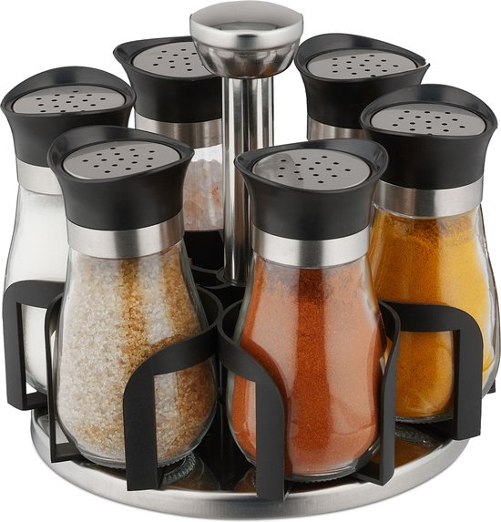 Draaibaar kruidenrek met 6 glazen potjes, gevuld met zout, bruine suiker, paprika en kurkuma.