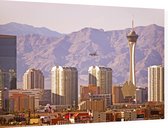 Skyline van Las Vegas en The Strat voor Red Rock Canyon - Foto op Dibond - 90 x 60 cm