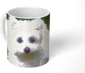 Mok - Koffiemok - Maltezer hond op een grasveld - Mokken - 350 ML - Beker - Koffiemokken - Theemok