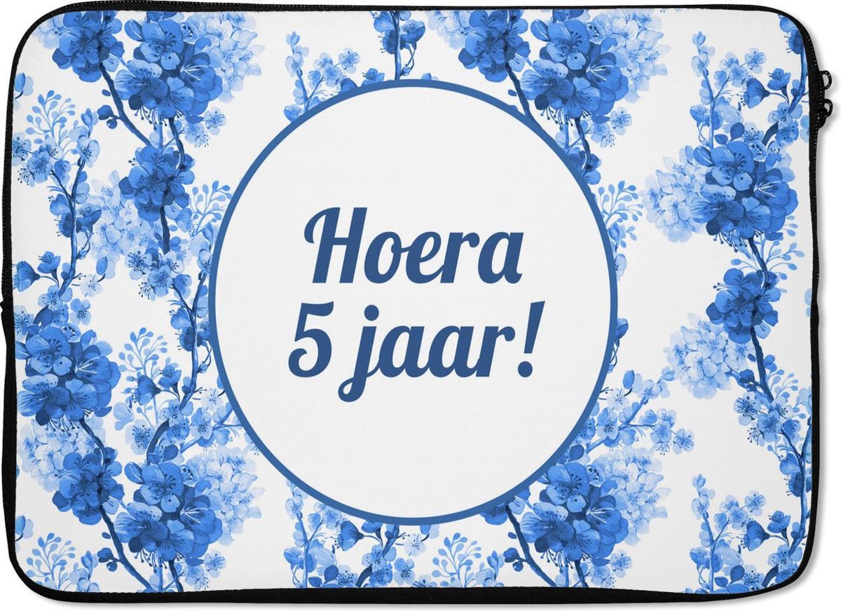 Laptophoes 14 inch - Jubileum - 5 Jaar - Bloem - Laptop sleeve - Binnenmaat 33x23 cm - Zwarte achterkant