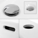 Détails du lavabo en céramique blanche : bonde chromée, trou de trop-plein et trous de robinet.