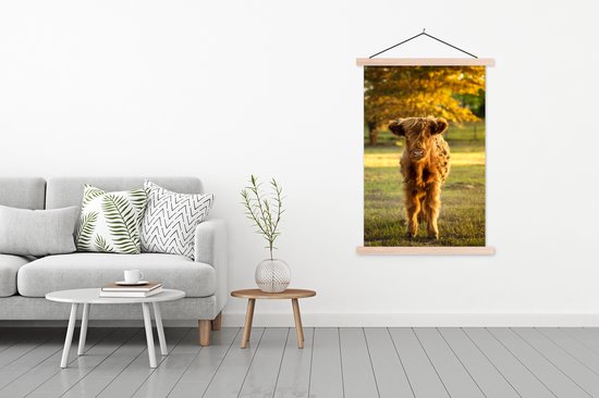 Posterhanger incl. Poster 120x180 cm - Schoolplaat - Schotse Hooglander - Kalfje - Herfst - Textielposter - Blanke latten