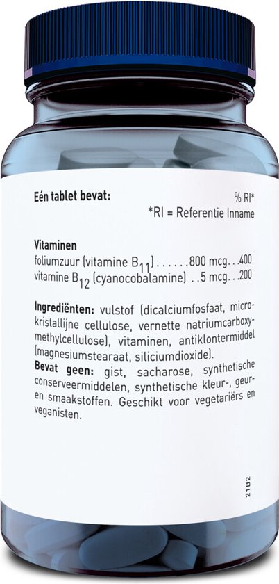 Achterkant van een doorzichtige pot Orthica Foliumzuur-800 met blauwe dop. Zichtbare witte tabletten. Tekst met vitaminen, ingrediënten en vermelding dat het geschikt is voor vegetariërs en veganisten.