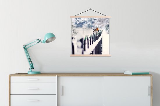 Affiche textielposter Robin sur une clôture enneigée 90x90 cm