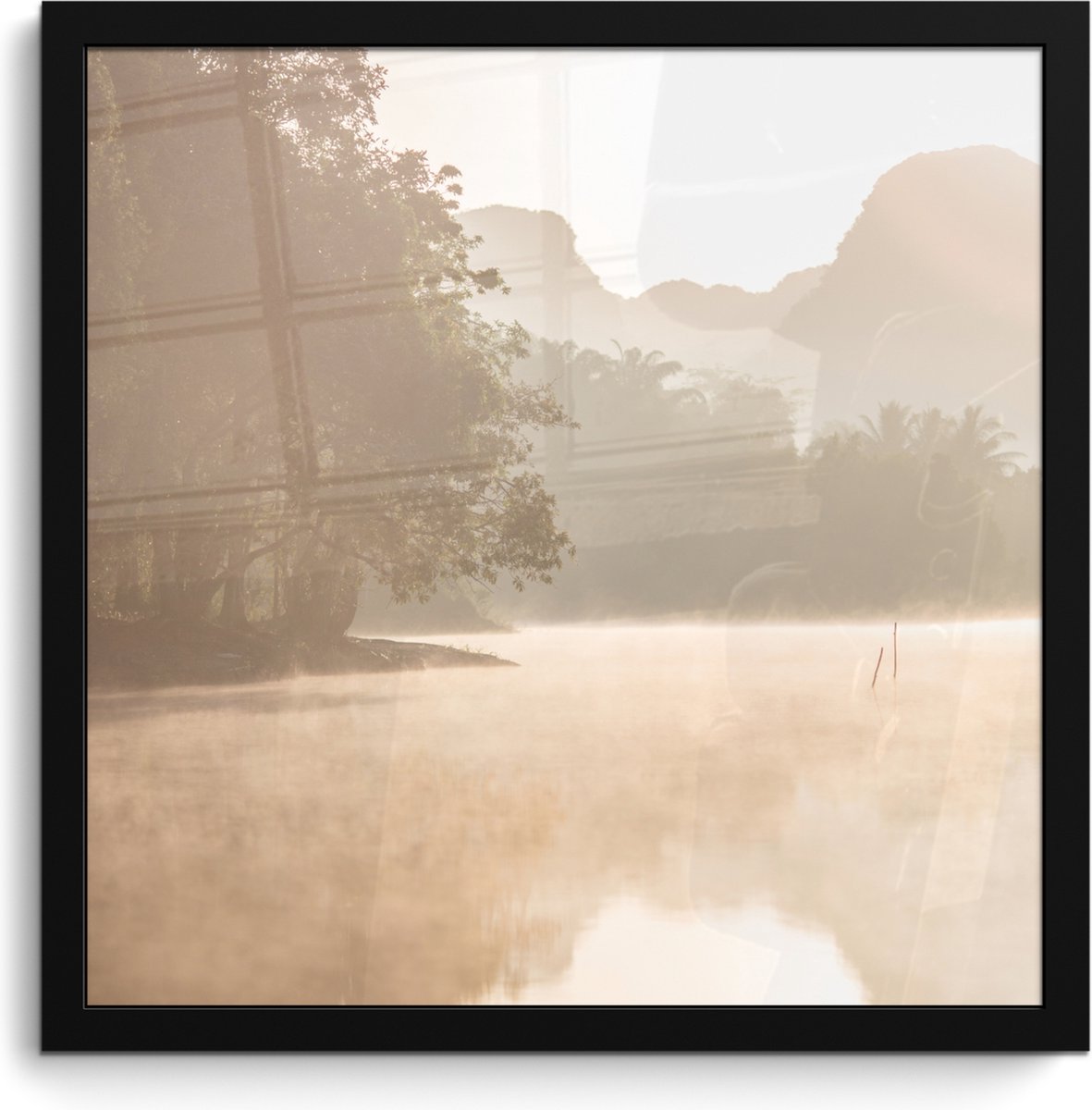FrameYourWall Poster in lijst - Fotolijst 40x40 cm - Posters - Landschap - Bos - Water - Mist - Beige - Posterlijst zwart - Wanddecoratie badkamer - Muurdecoratie WC - Decoratieve accessoires - Toilet muur decoratie Beige - Landschap