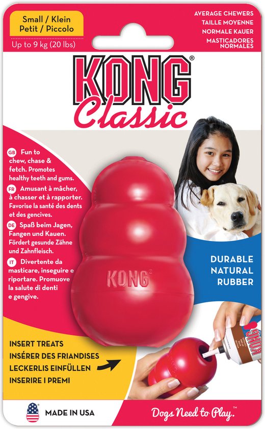 Verpakking van een rood KONG Classic speeltje, met foto's van een meisje en een hond.