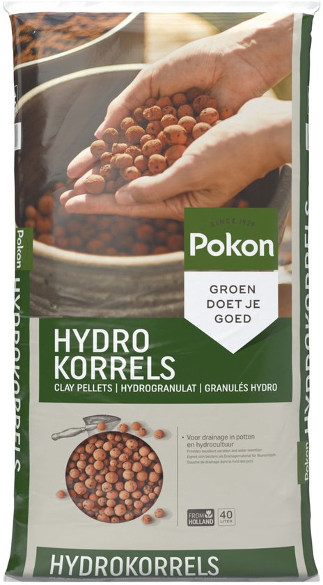 Zak Pokon hydrokorrels, met handen die kleikorrels vasthouden. 'GROEN DOET JE GOED'