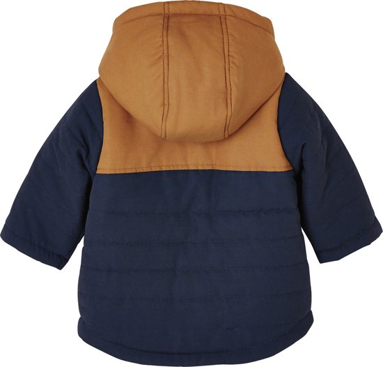 Parka voor jongensbaby met bruine en marineblauwe vlakken. De achterkant heeft een capuchon.