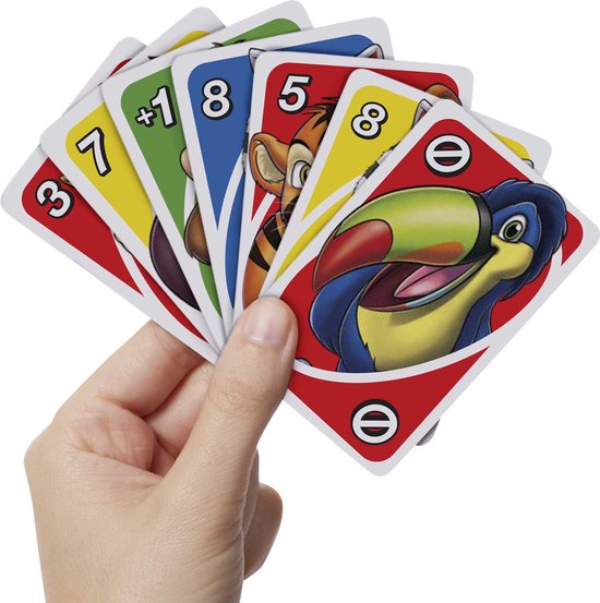 Hand met UNO Junior kaarten: toucan, leeuw, tijger, zebra, nijlpaard, flamingo.