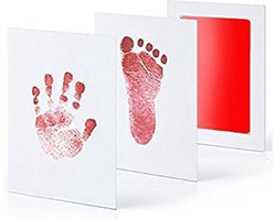 New Age Devi - Baby hand- en voetafdruk fotokaartje - Het perfecte cadeau voor elke ouder - Een uniek alternatief voor gipsafdrukken - Gemakkelijk schoon te maken - Met prachtige rode inkt
